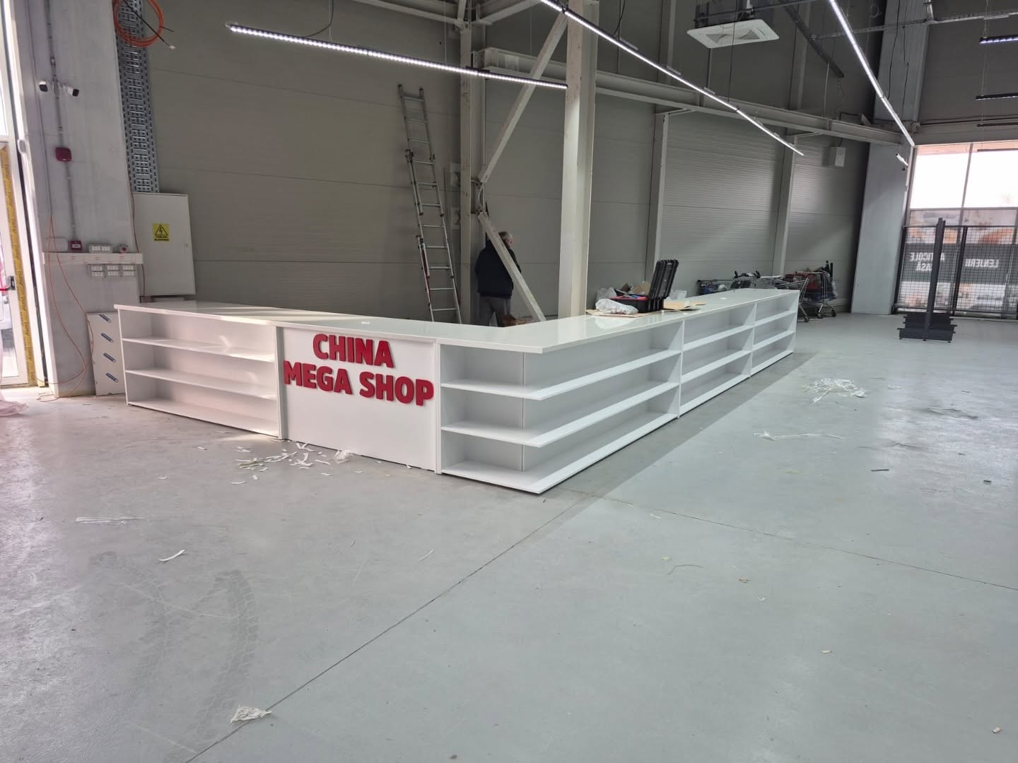 Mobilier de recepție realizat pentru un spațiu comercial