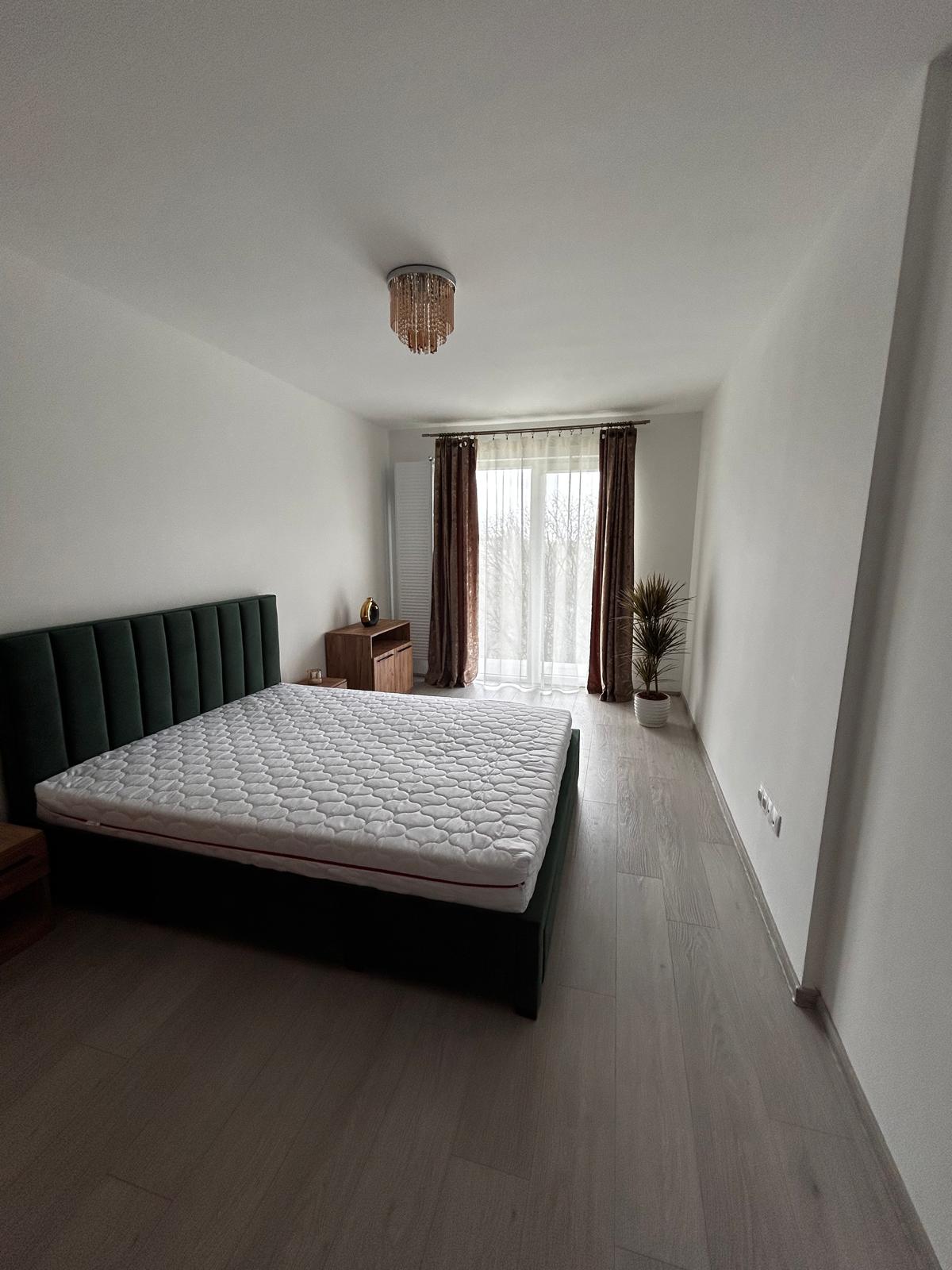 Dormitor amenajat pentru confort și armonie